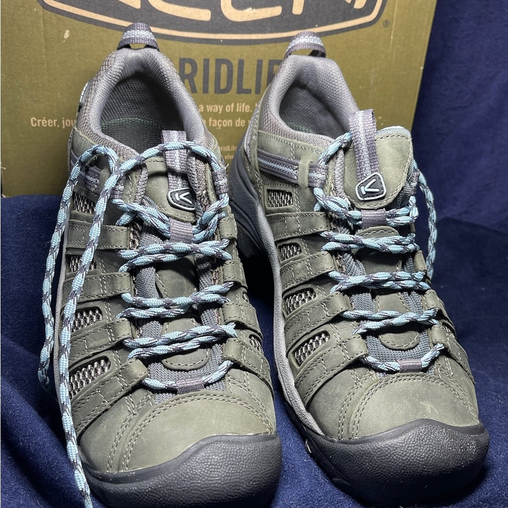 New Keens hiking shoes